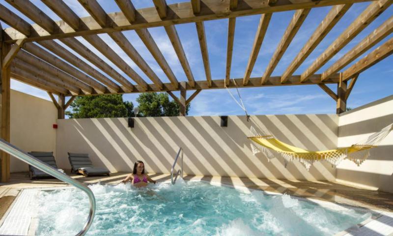 4* : Mobil Premium 33 M² A 200m De La Et Centre Camping Narbonne-Plage